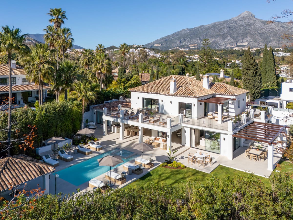 5 bedroom Villa For Sale