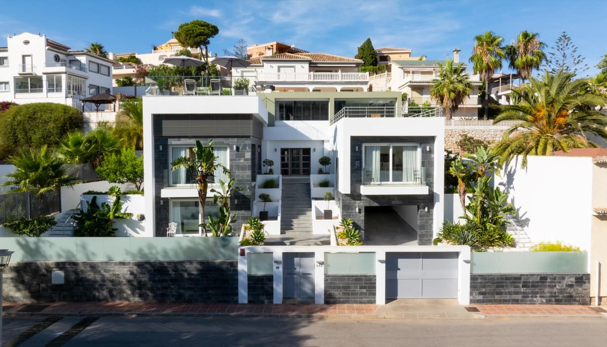 5 bedroom Villa For Sale