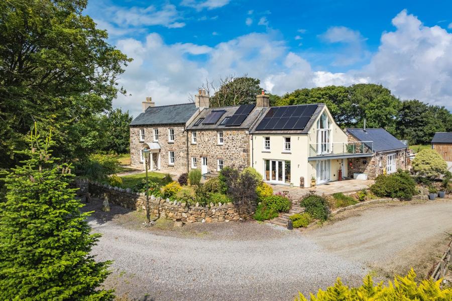 6 bedroom Detached house For Sale