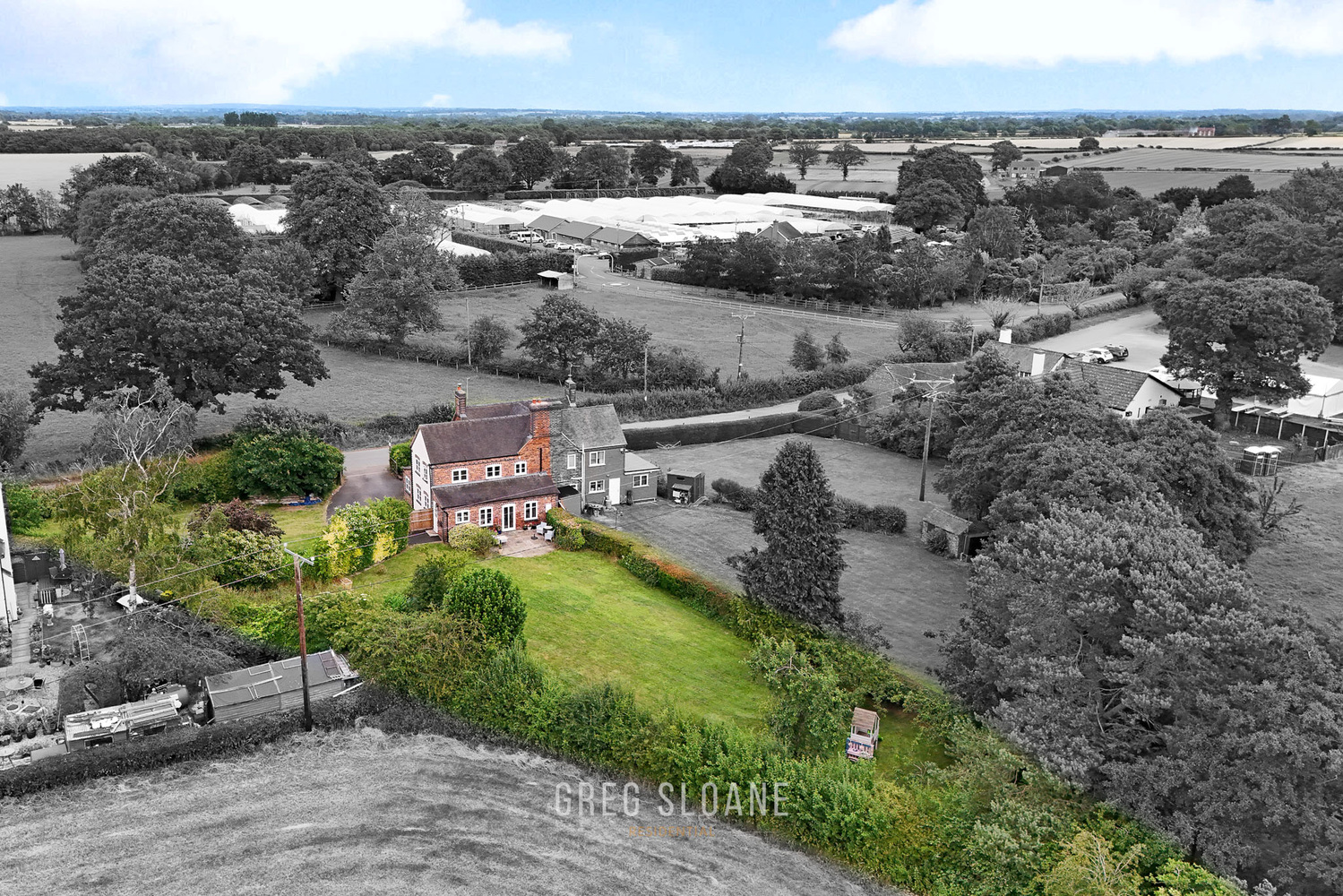 3 bedroom Semi-detached house Under Offer