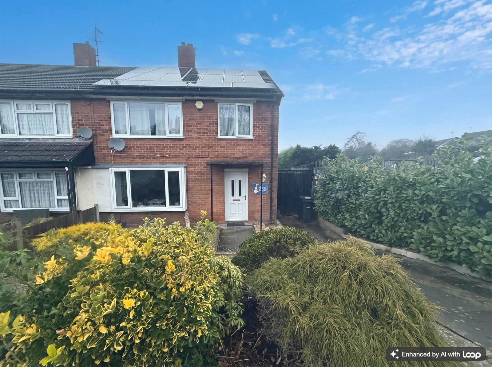3 bedroom Semi-detached house Under Offer