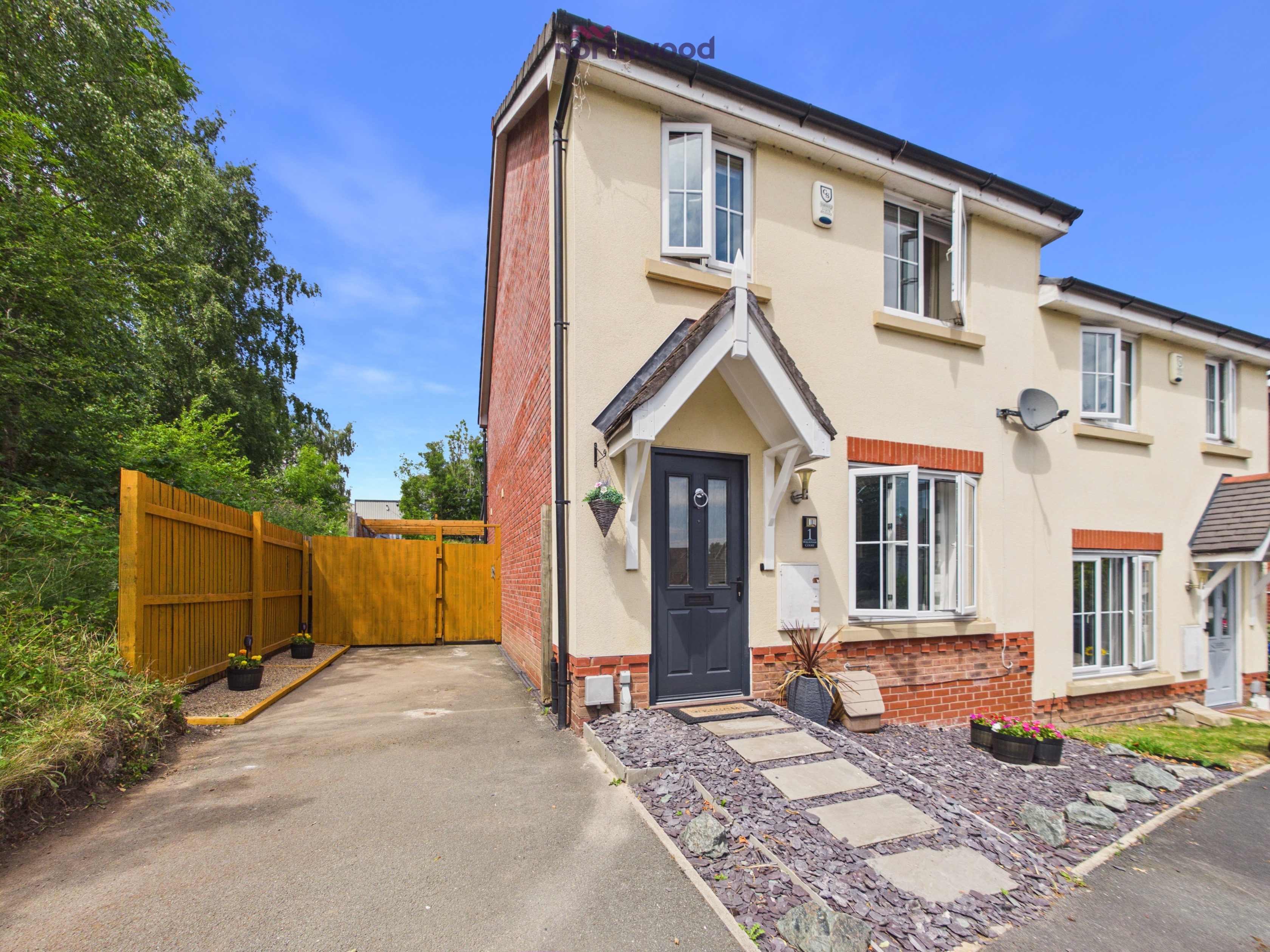 3 bedroom Semi-detached house For Sale