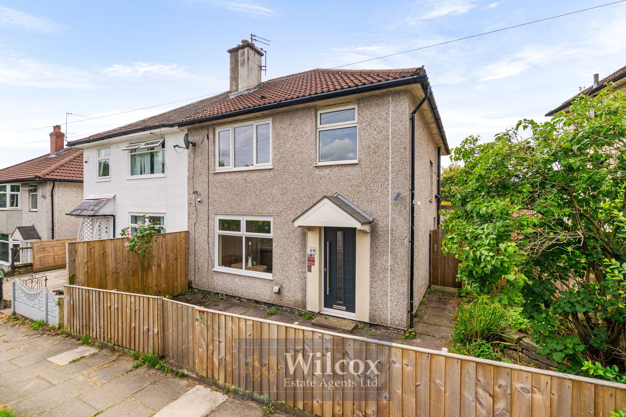 3 bedroom Semi-detached house Under Offer