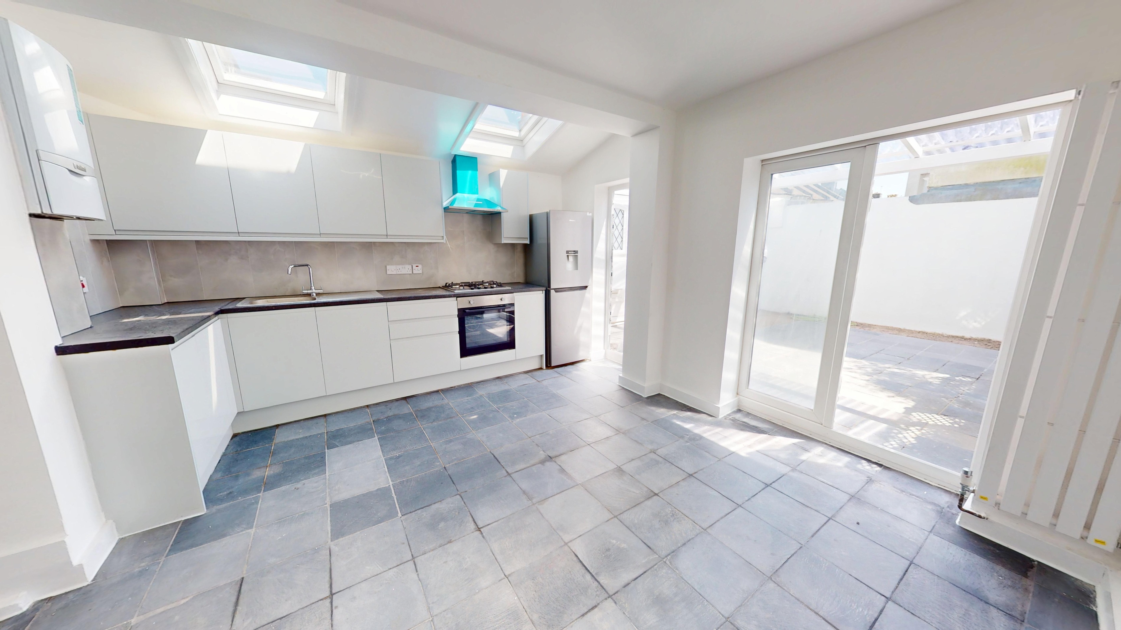 2 bedroom Flat To Let