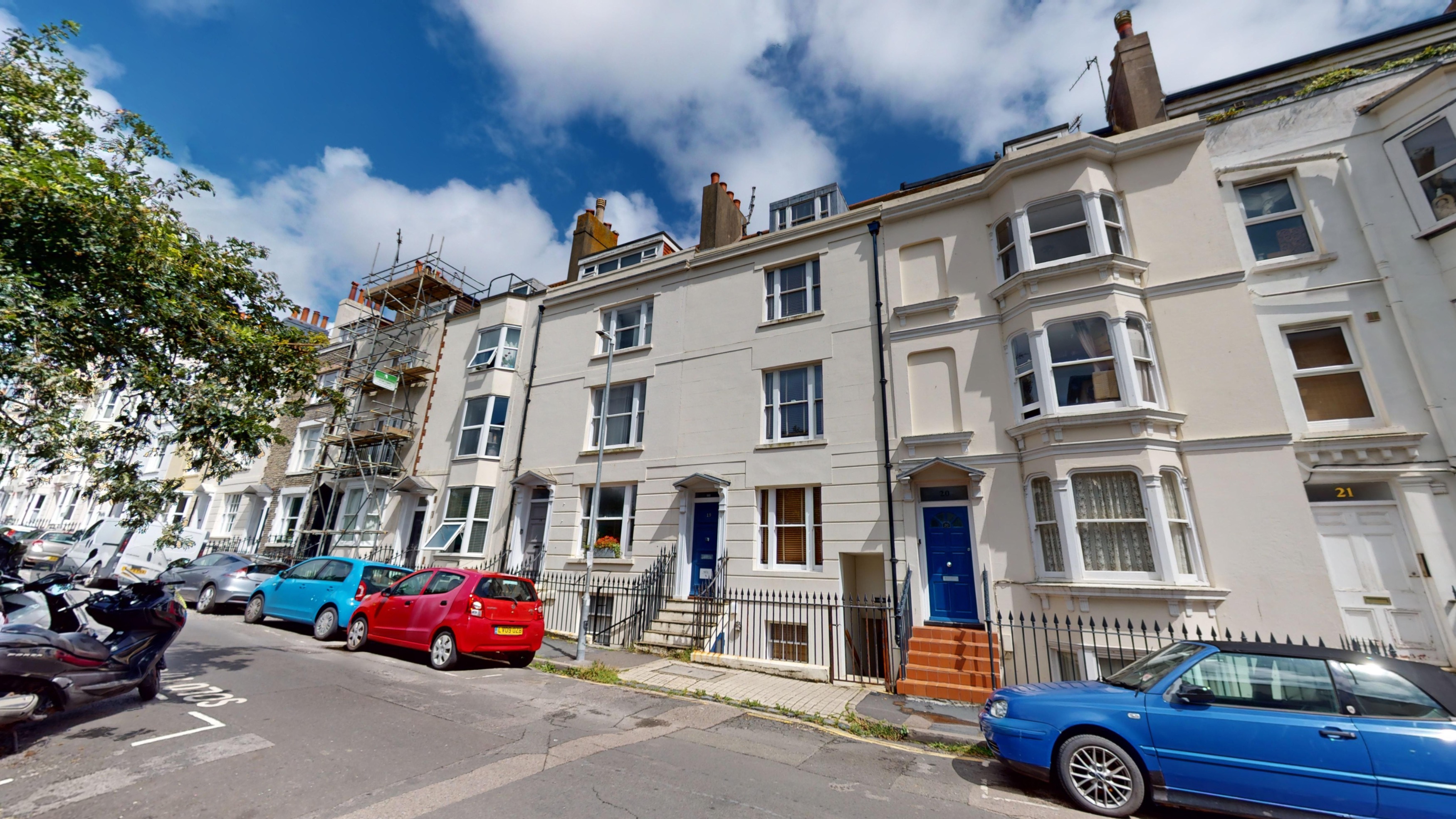 2 bedroom Maisonette For Sale