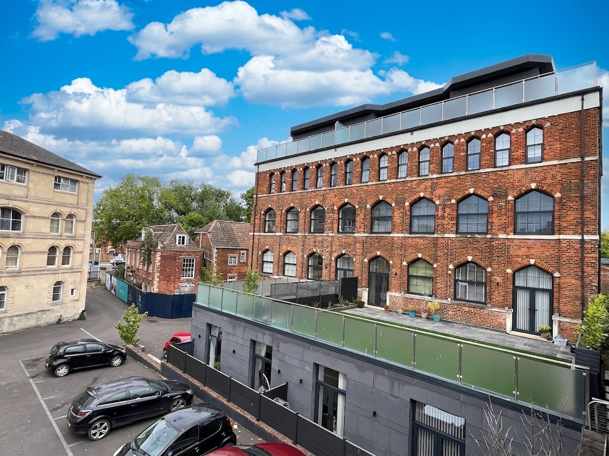 2 bedroom Flat For Sale