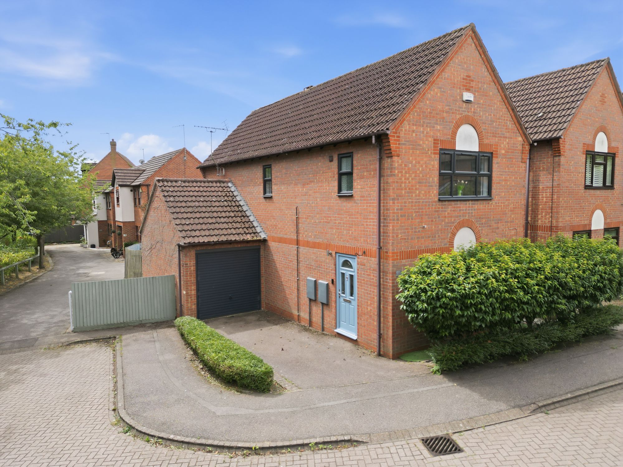 3 bedroom Detached house Under Offer