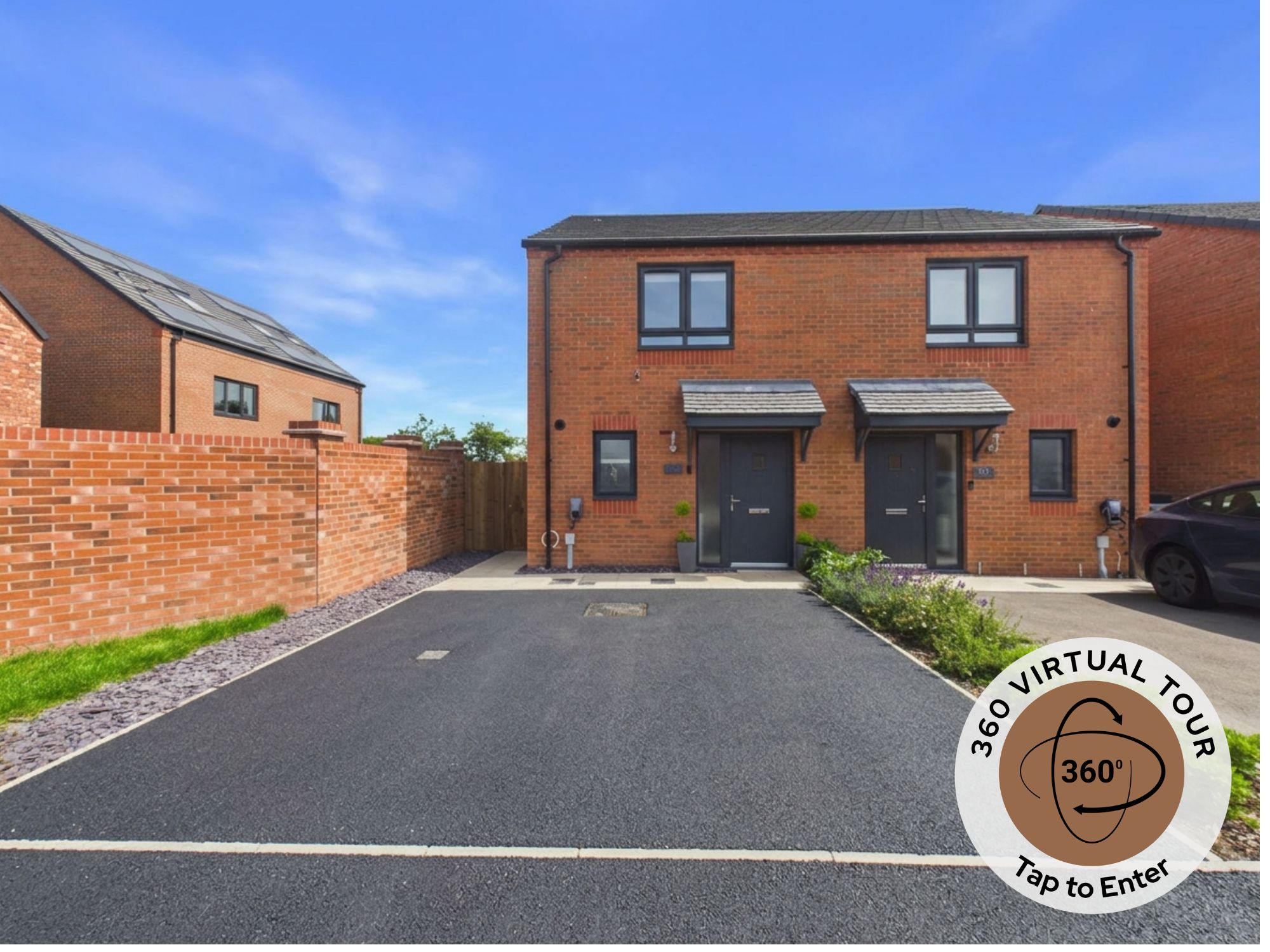 2 bedroom Semi-detached house Under Offer