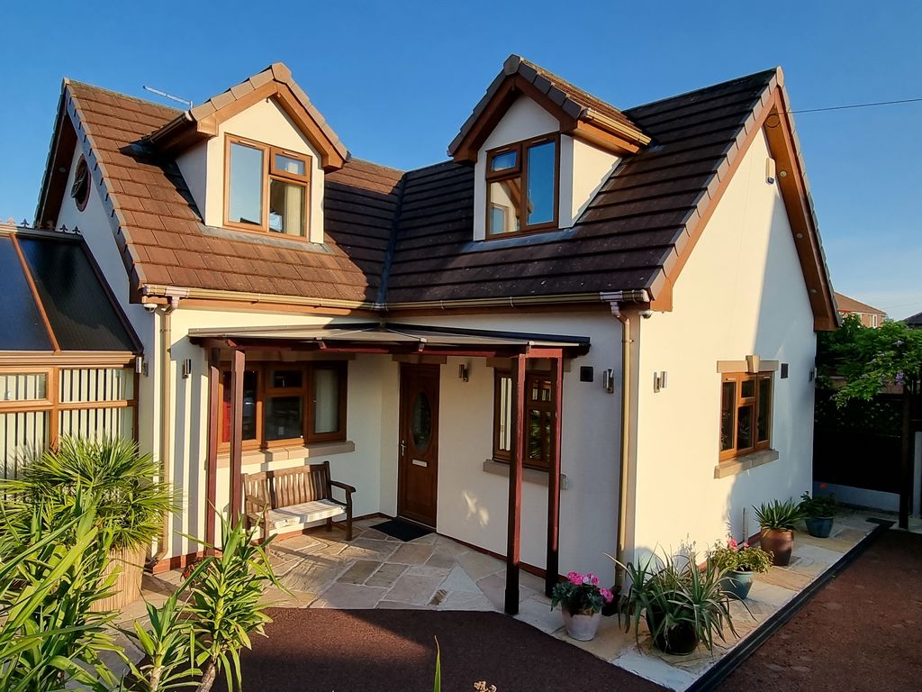 3 bedroom Link detached house For Sale