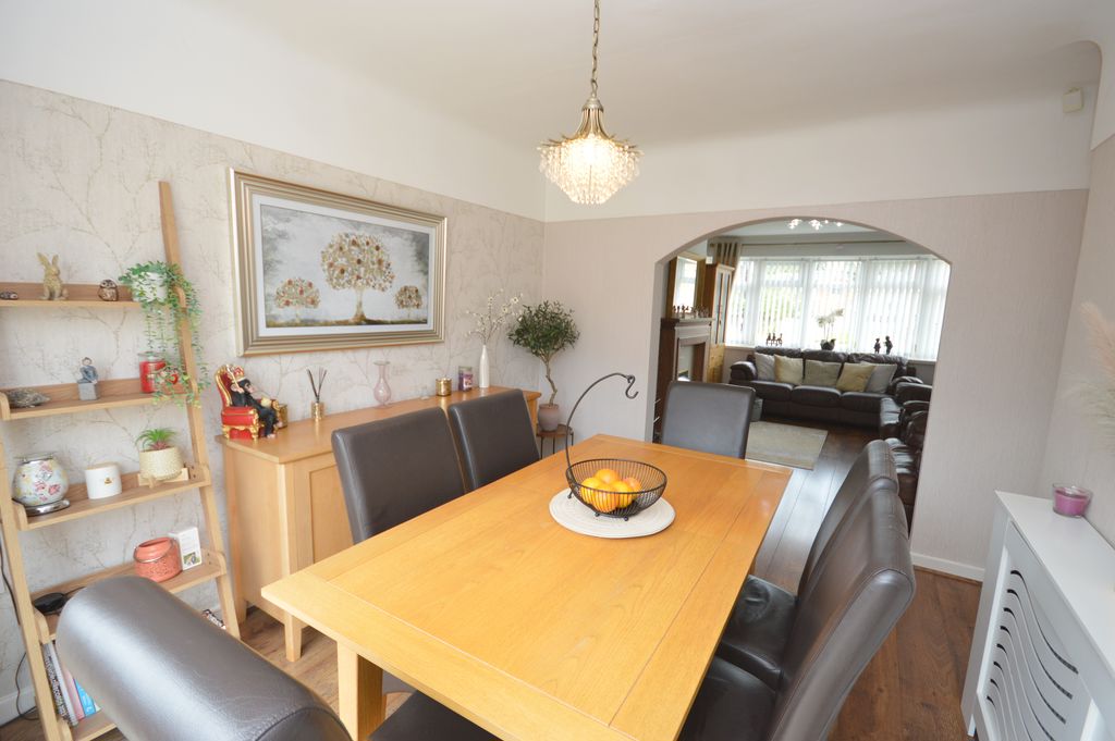 3 bedroom Link detached house For Sale