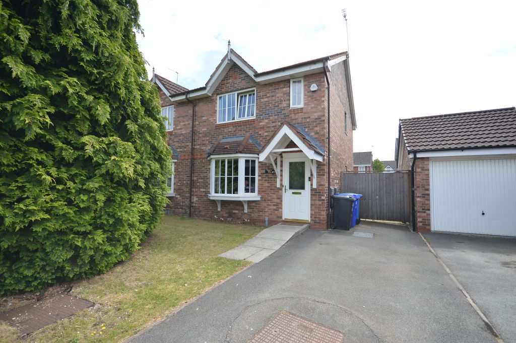 3 bedroom Semi-detached house For Sale