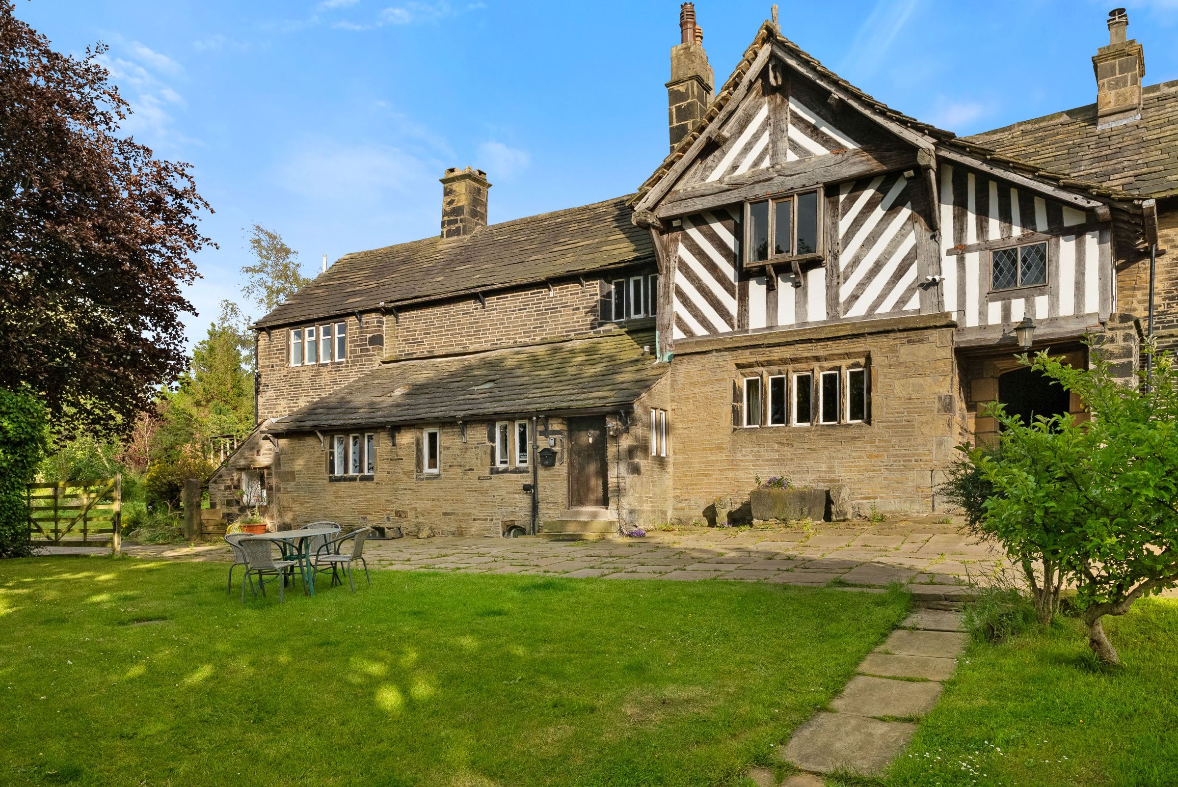 5 bedroom Property For Sale