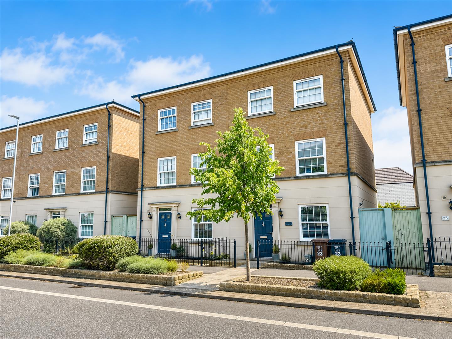 4 bedroom Semi-detached house For Sale