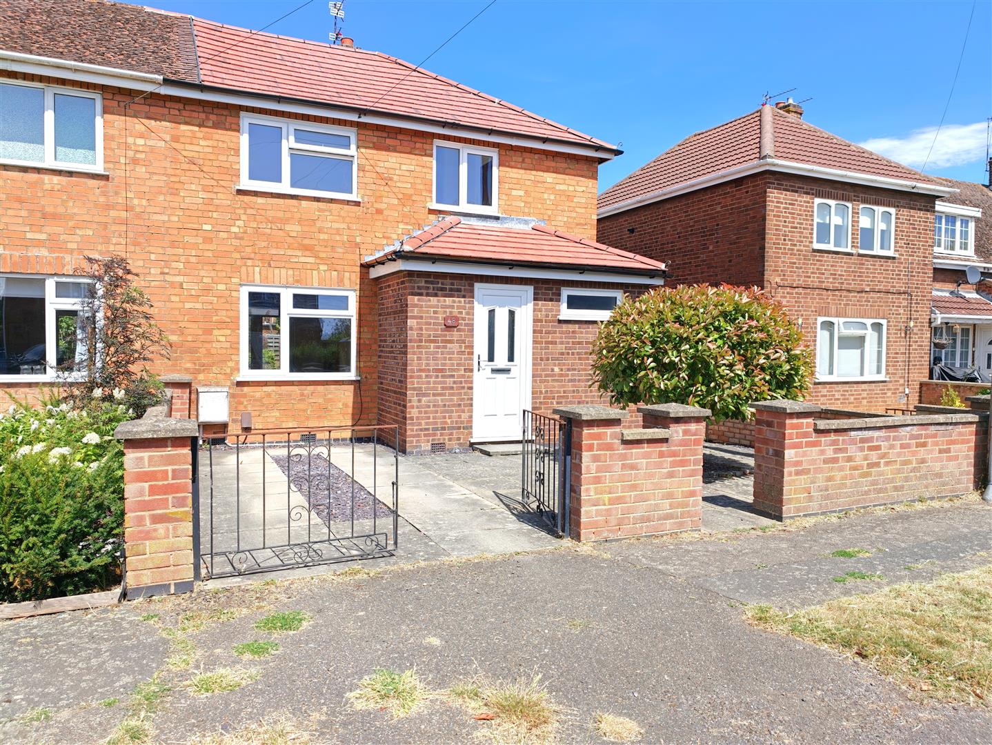3 bedroom Land  Under Offer