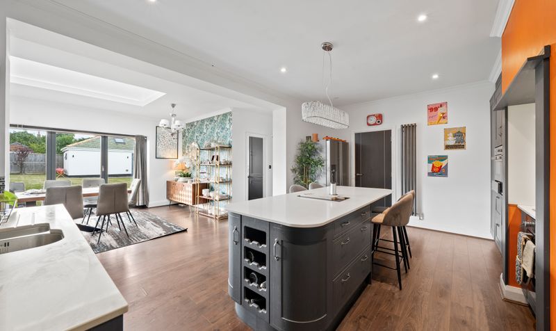 5 bedroom Detached house For Sale
