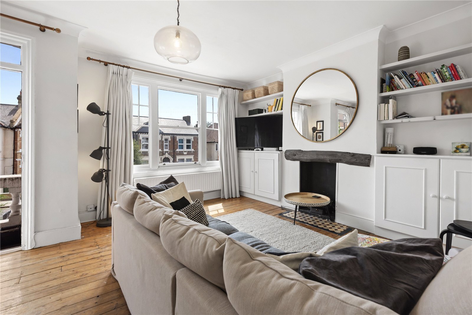 2 bedroom Maisonette For Sale