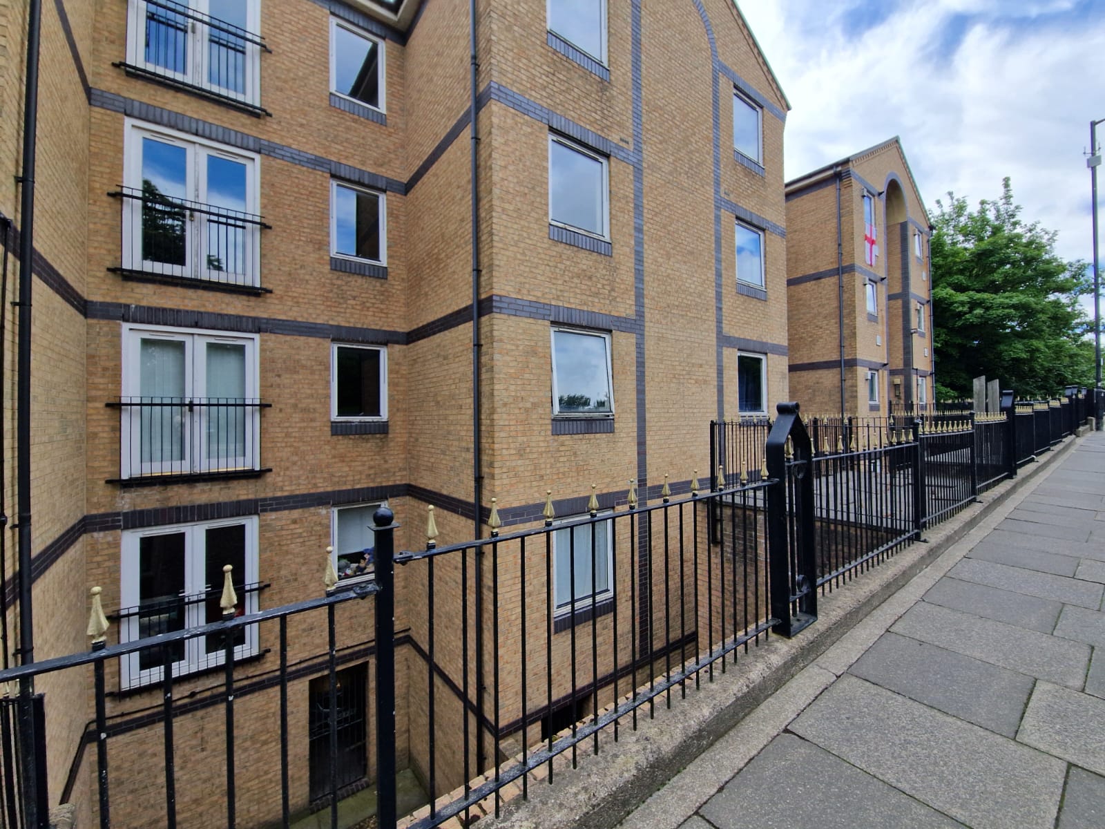 2 bedroom Apartment For Sale