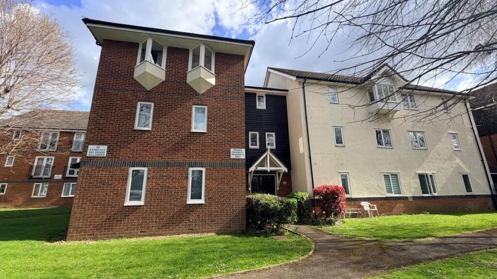 1 bedroom Flat For Sale