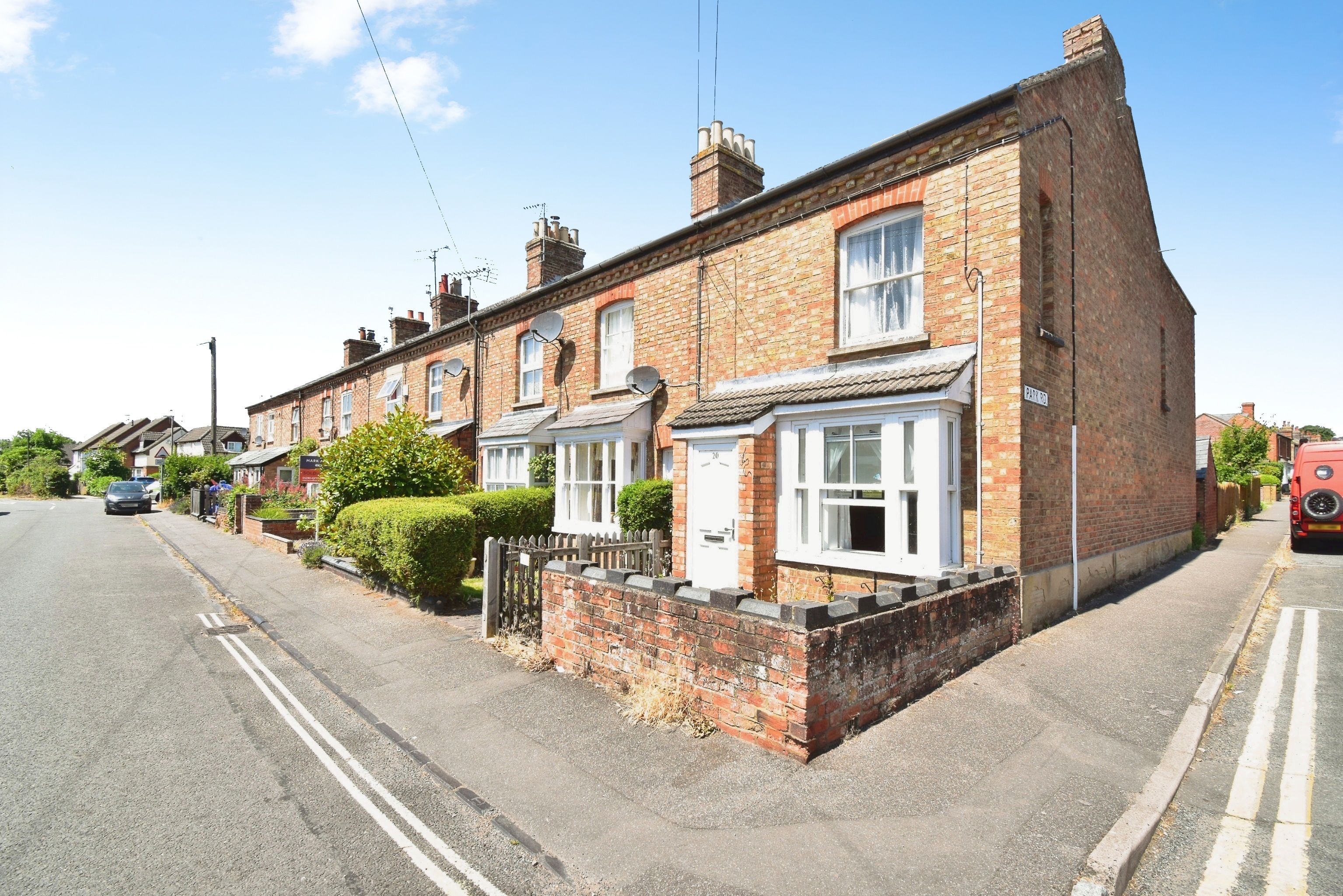 2 bedroom End of terrace house For Sale