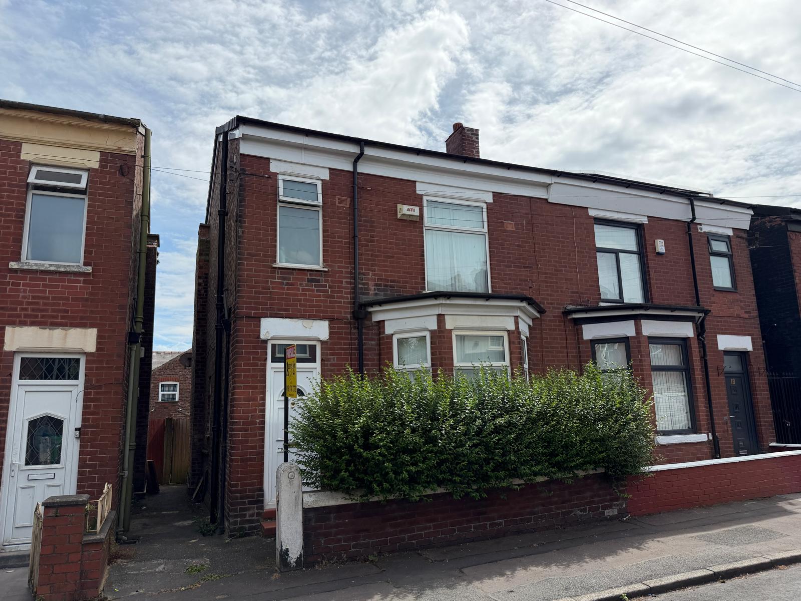 3 bedroom Semi-detached house For Sale