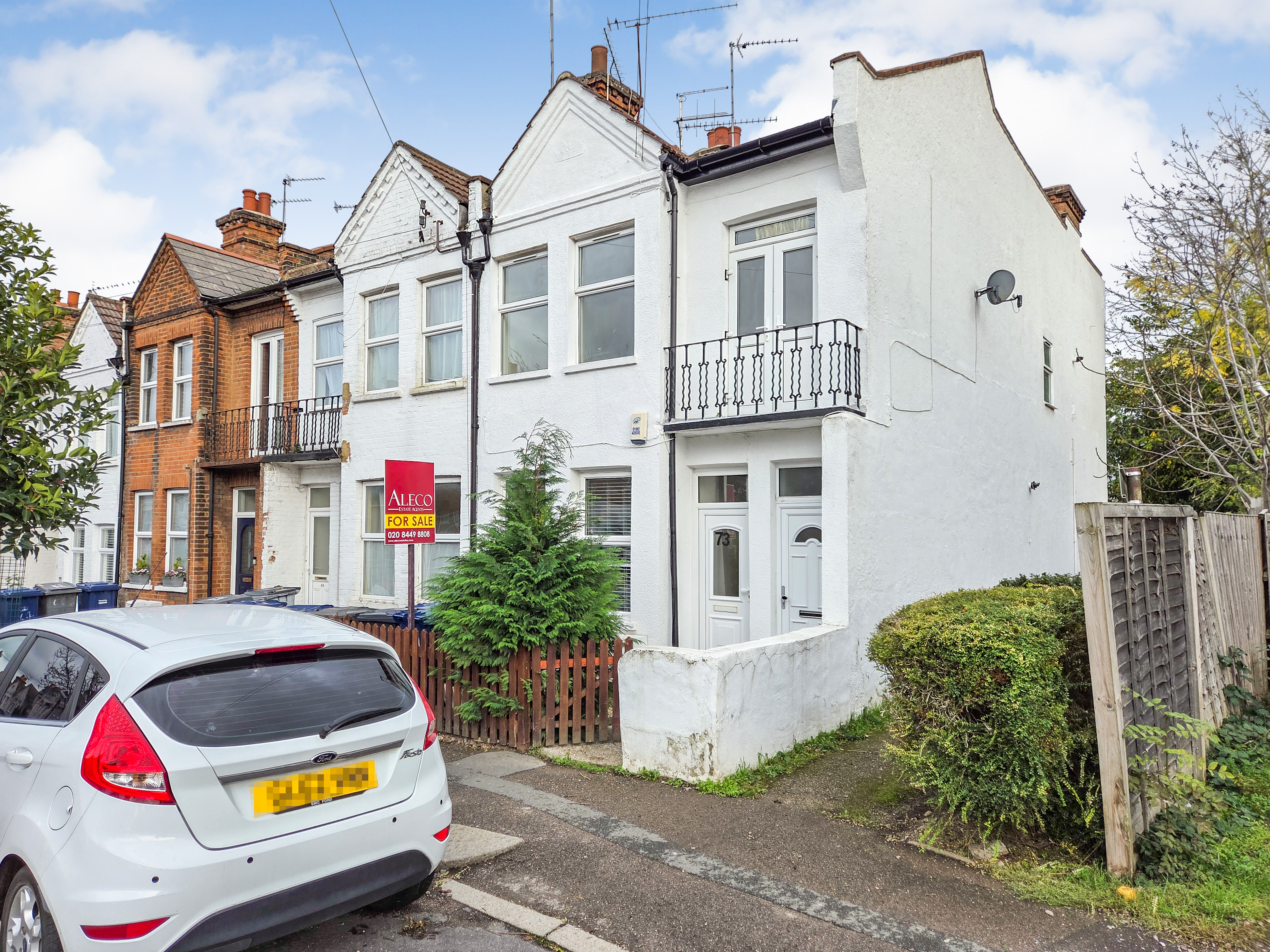 2 bedroom Flat For Sale