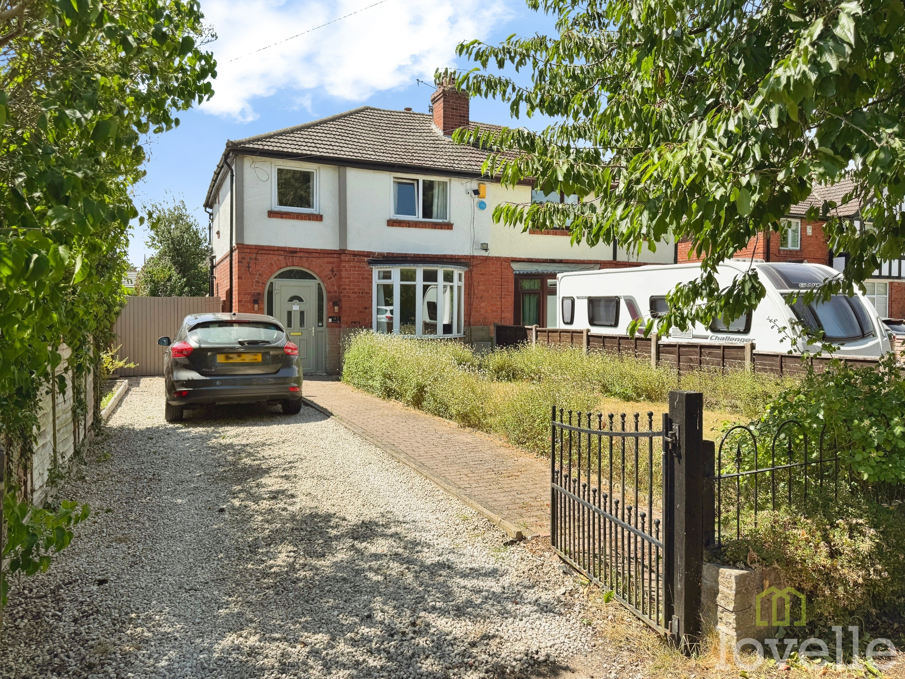 3 bedroom Semi-detached house For Sale