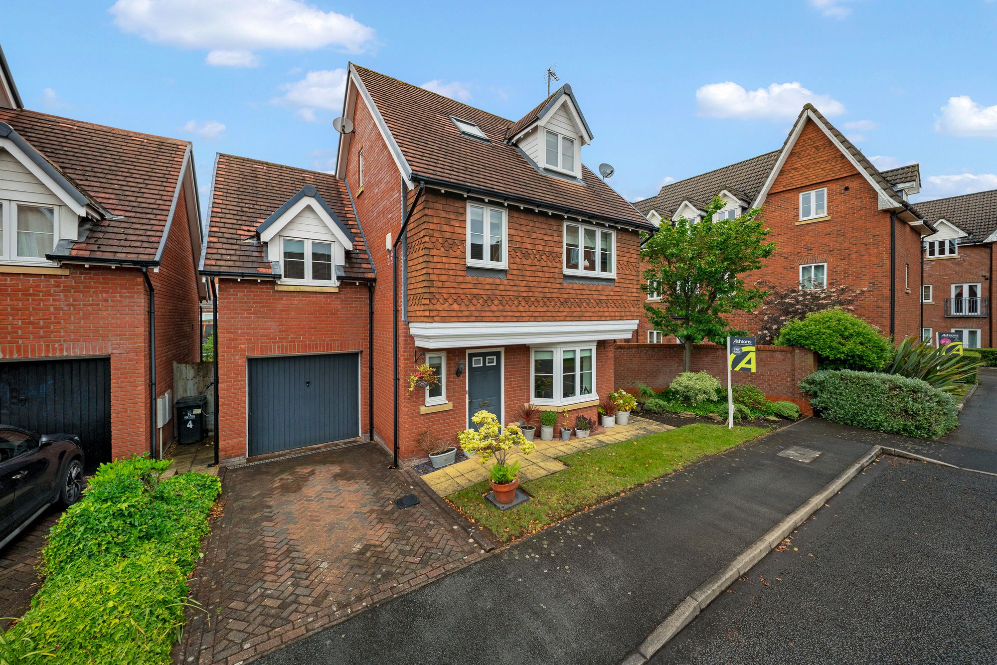 5 bedroom Detached house For Sale