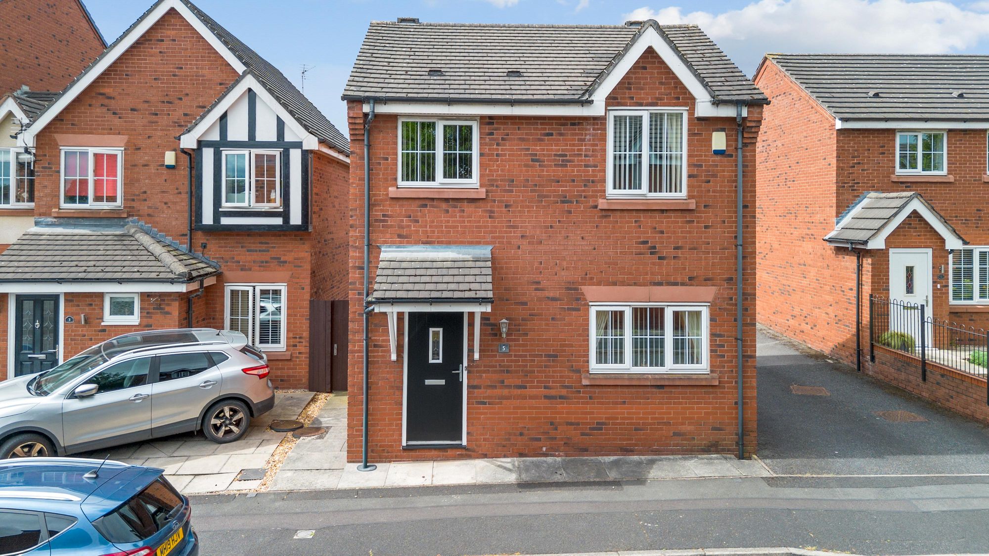 2 bedroom Detached house Under Offer