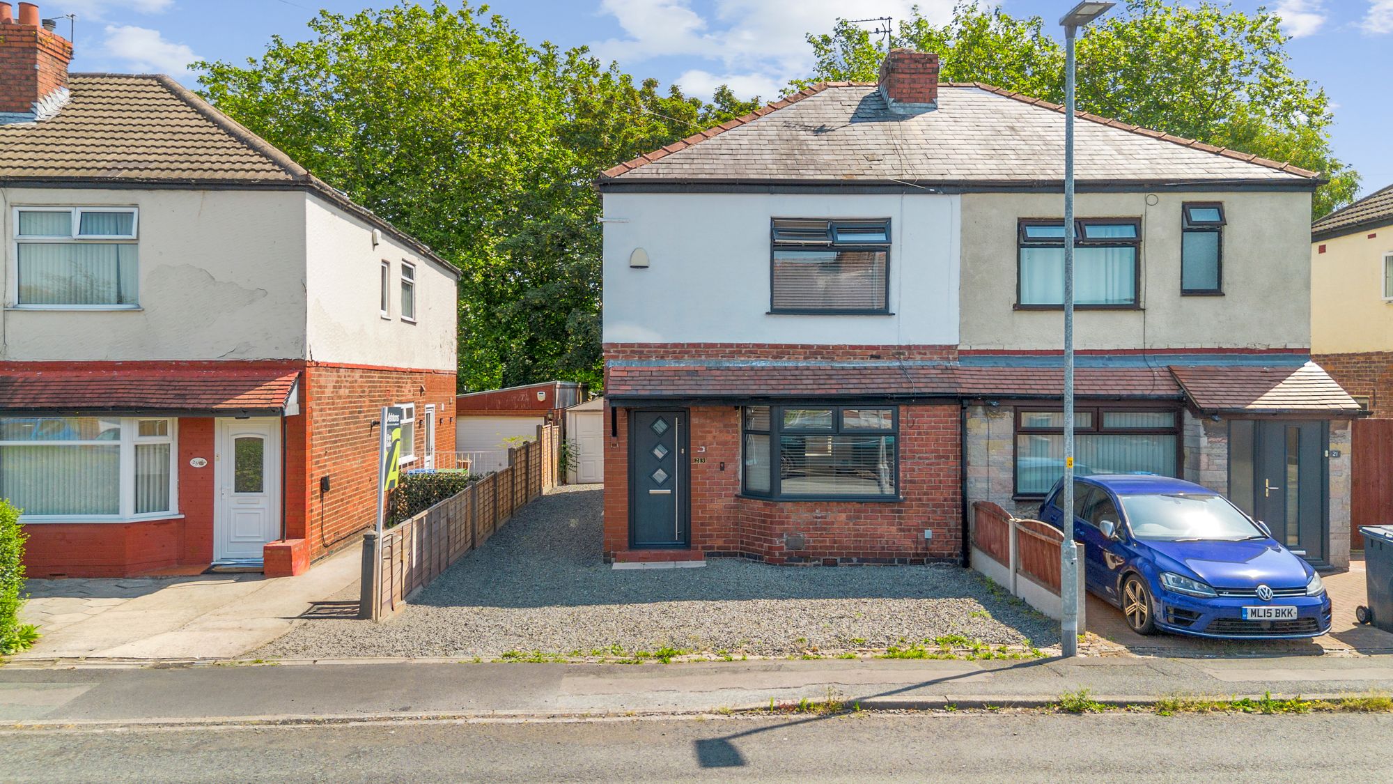 3 bedroom Semi-detached house Under Offer