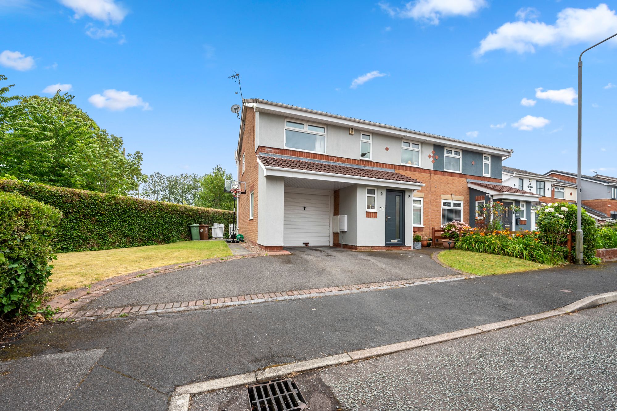 4 bedroom Semi-detached house Under Offer