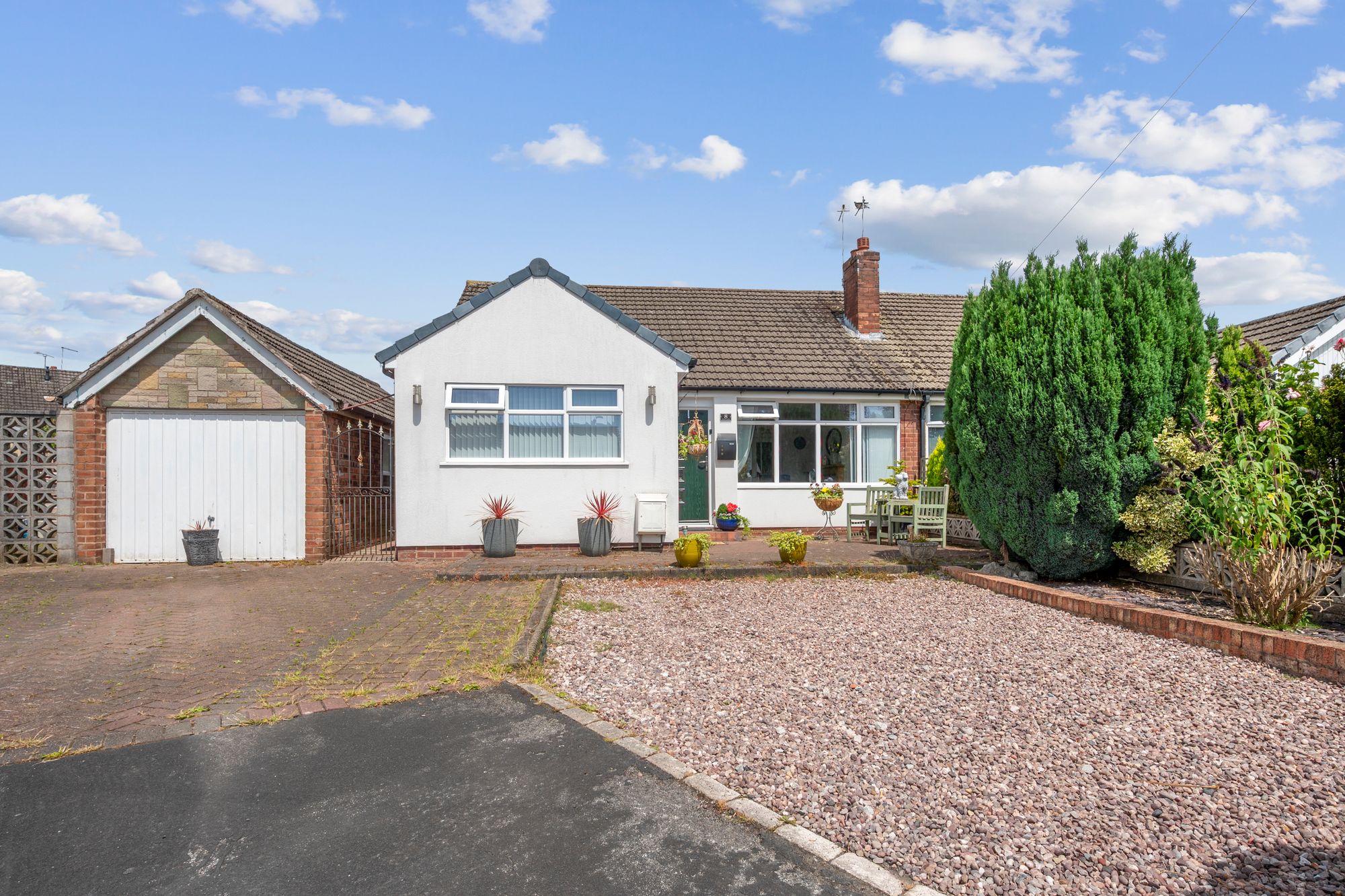 3 bedroom Detached bungalow Under Offer