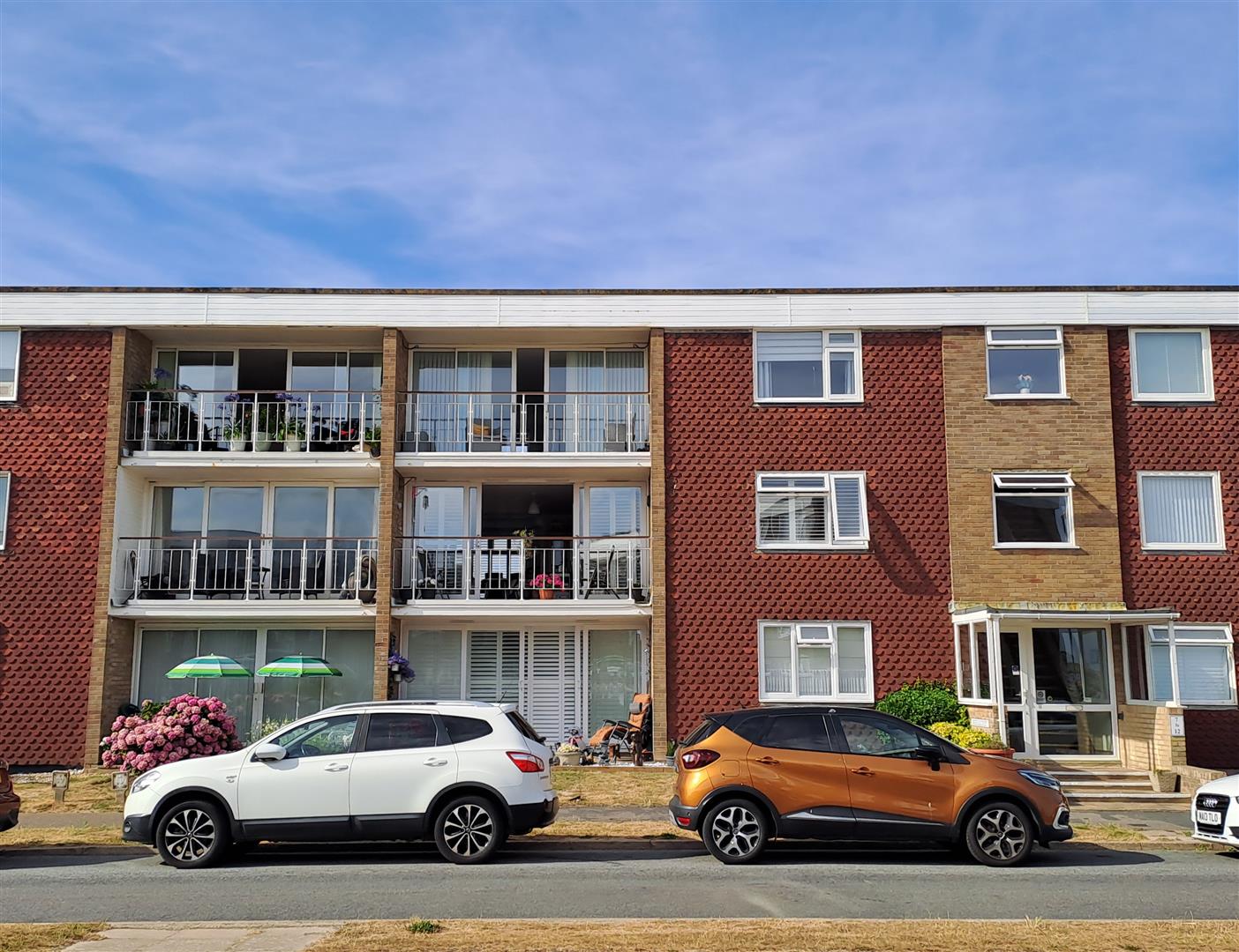 3 bedroom Apartment For Sale
