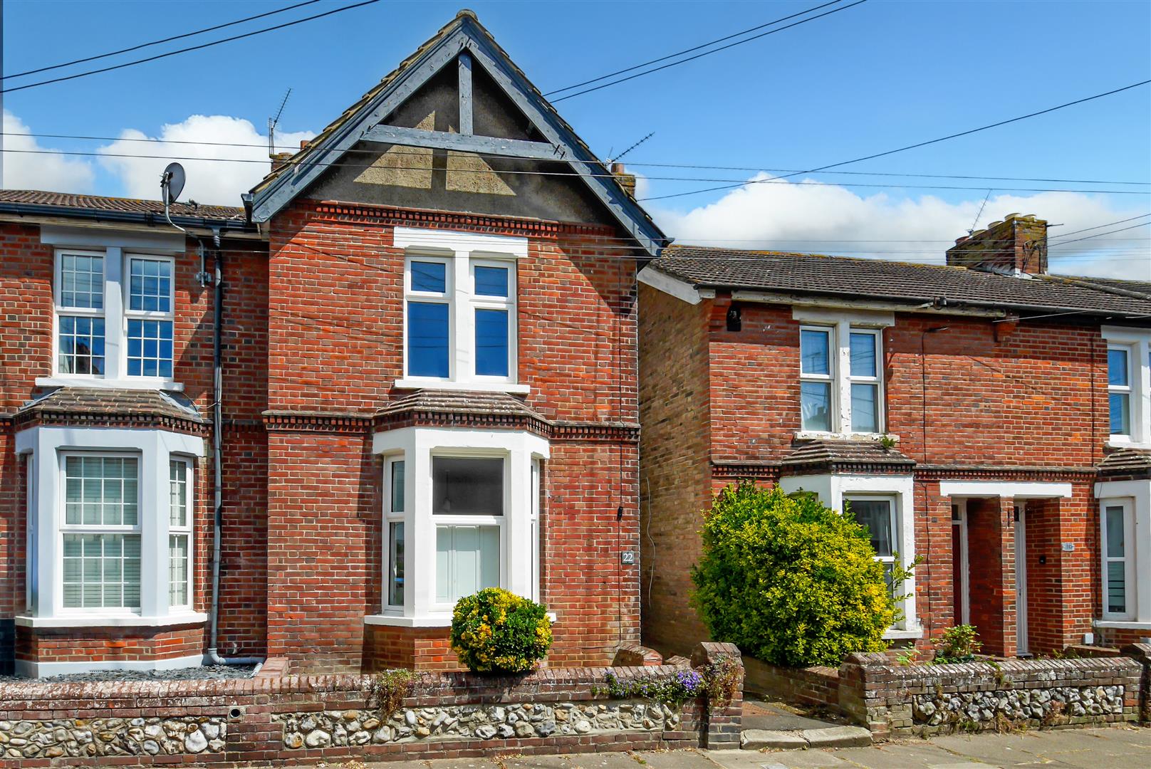 2 bedroom End of terrace house For Sale