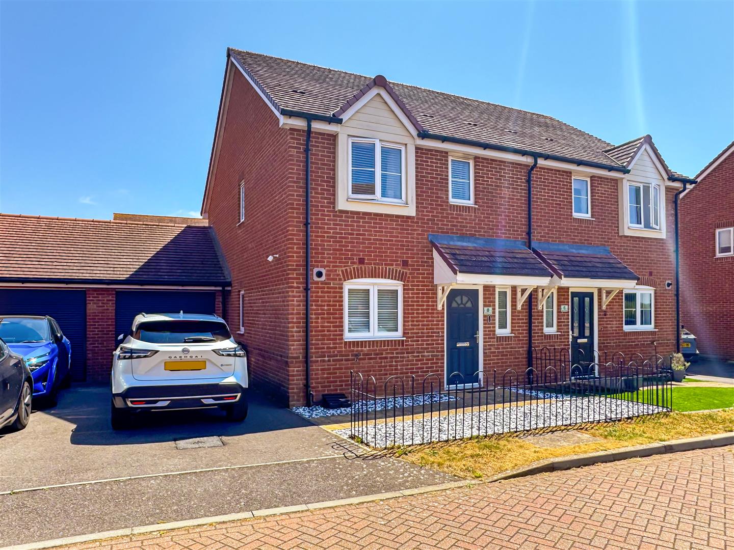 3 bedroom Semi-detached house For Sale