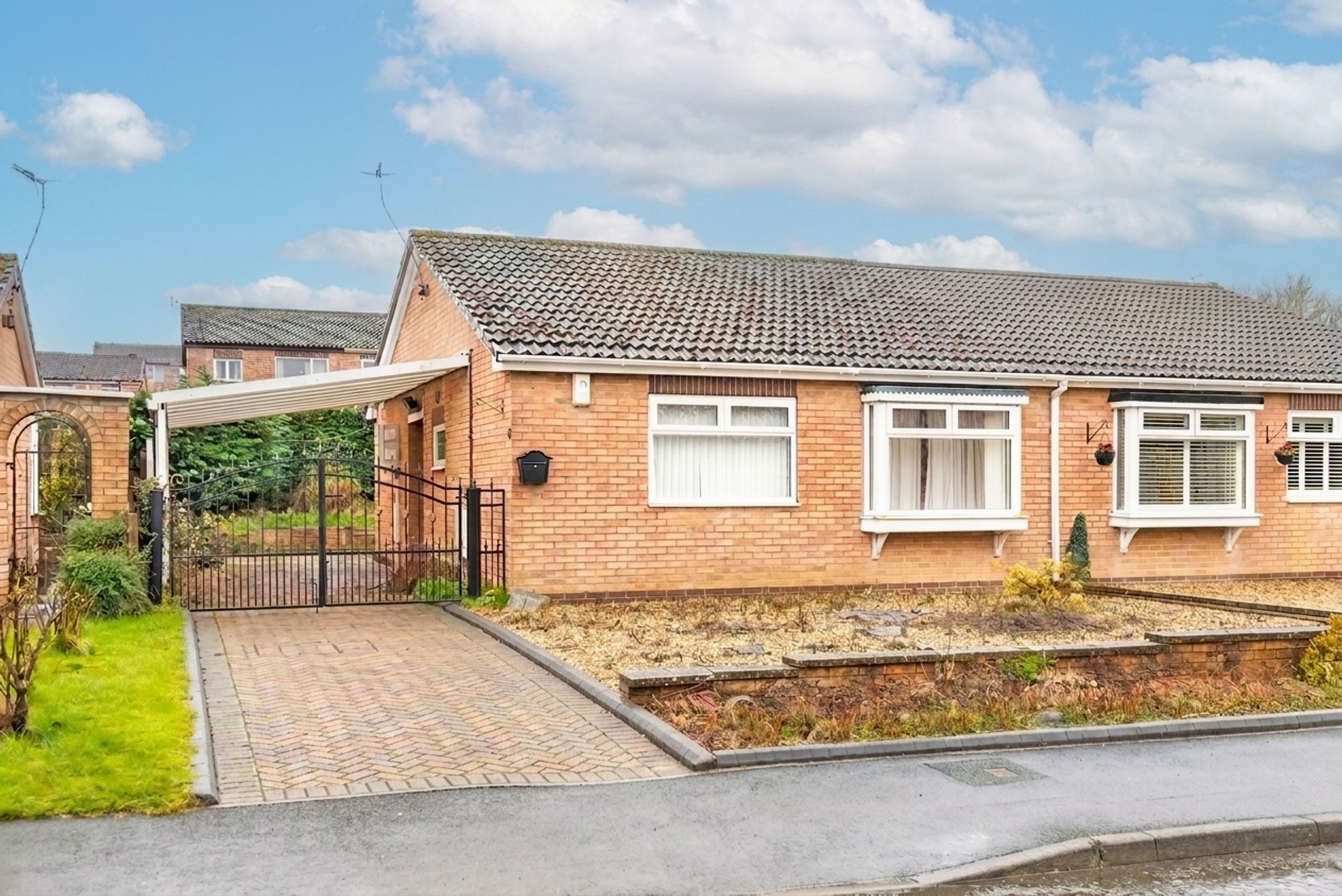 2 bedroom Detached bungalow Under Offer