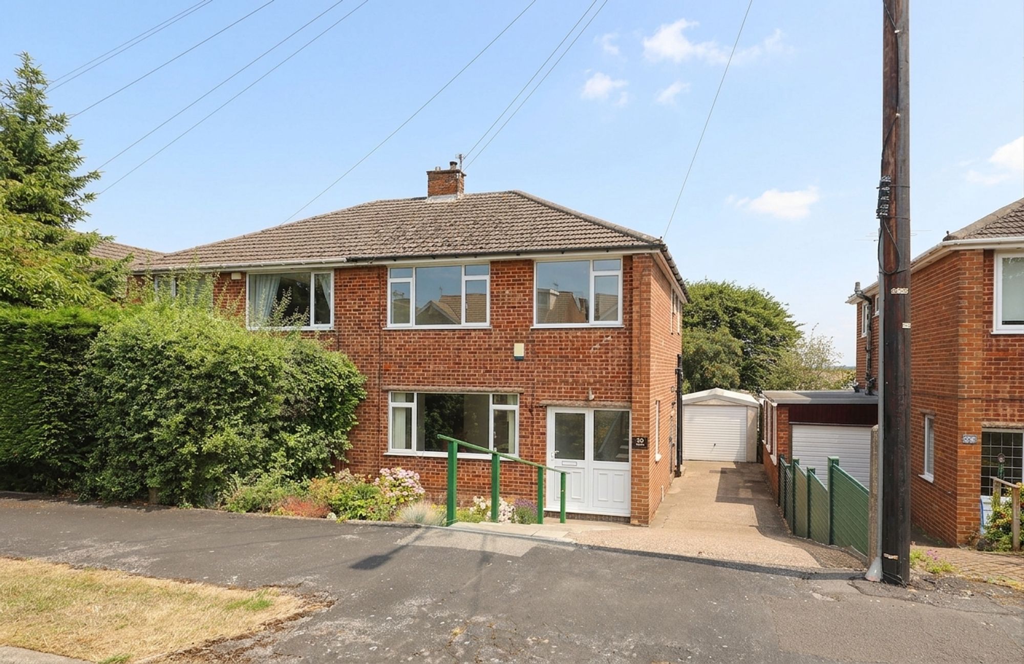 3 bedroom Semi-detached house Under Offer