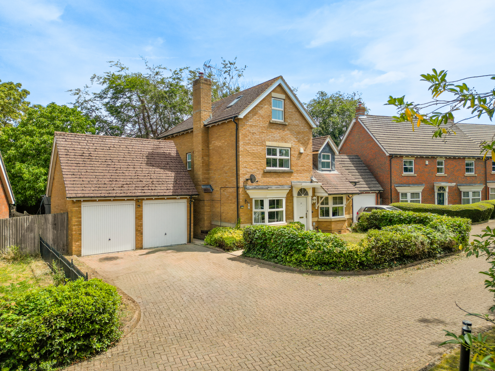 4 bedroom Detached house Under Offer