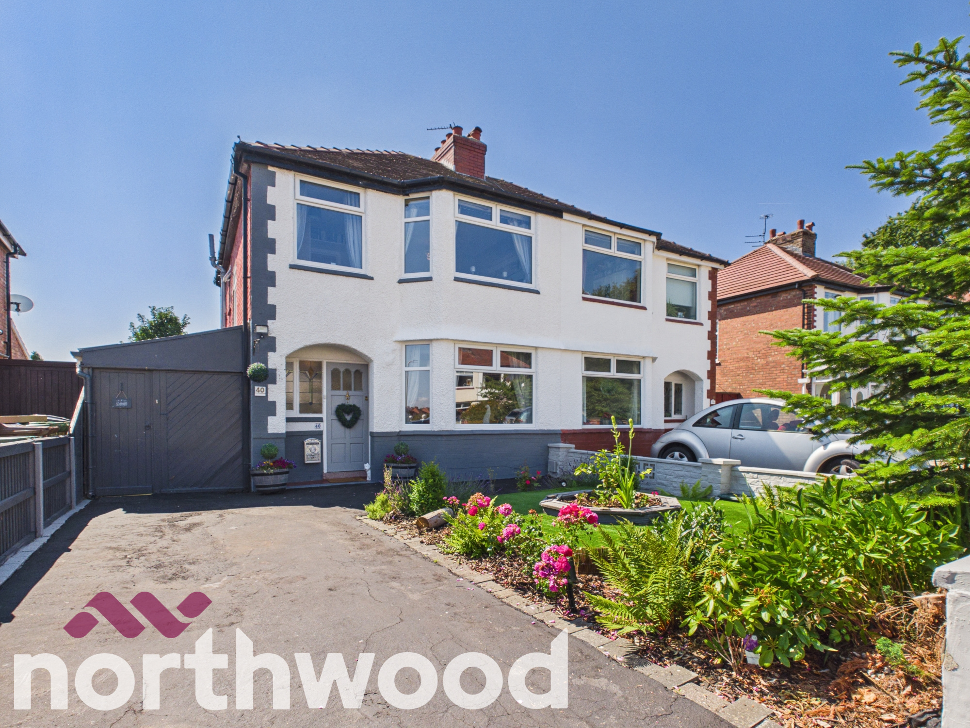 3 bedroom Semi-detached house For Sale