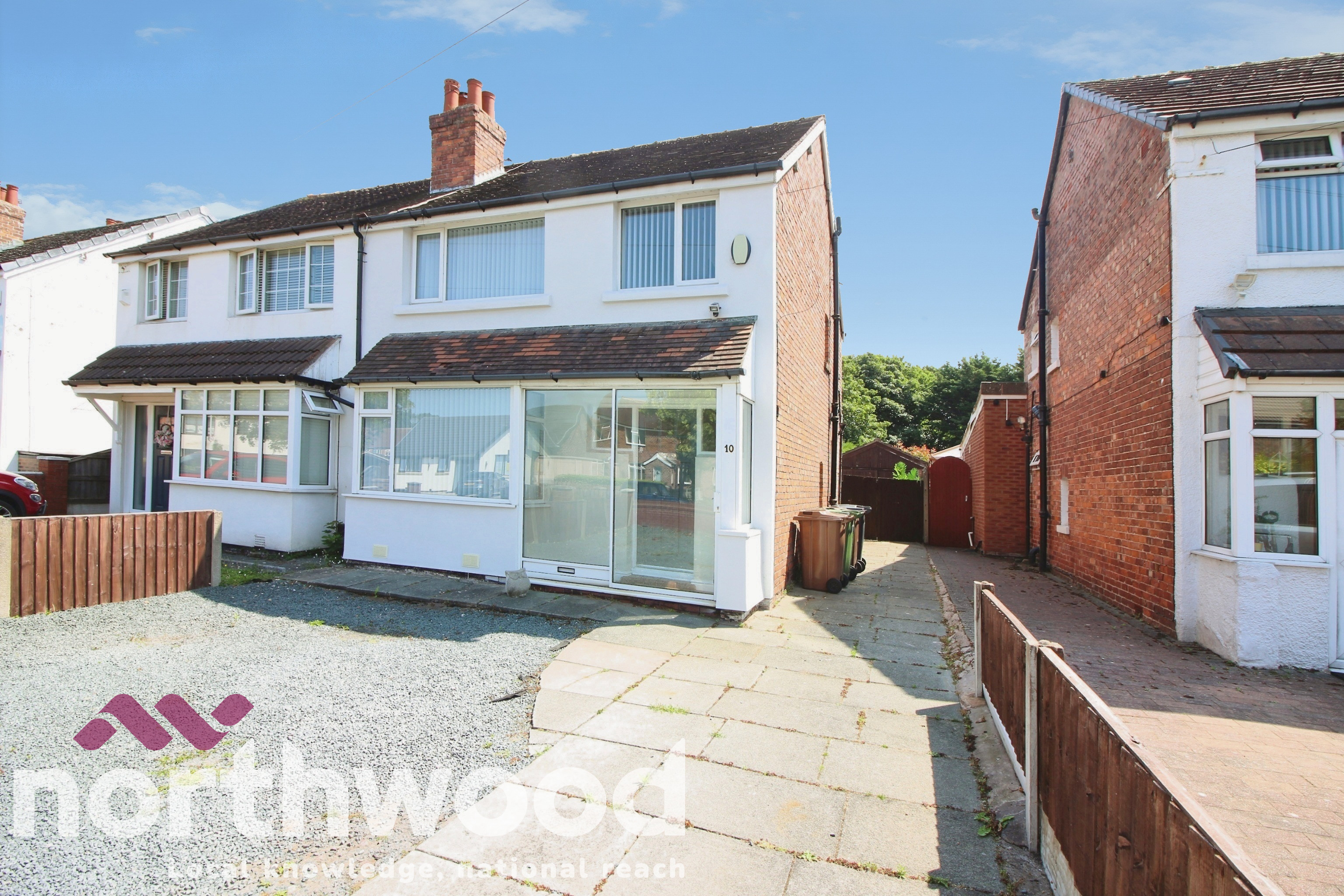 3 bedroom Semi-detached house To Let