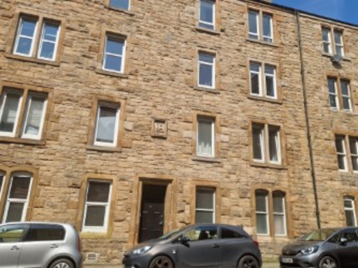 5 bedroom Flat To Let