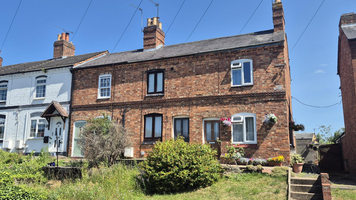 2 bedroom House (unspecified) For Sale