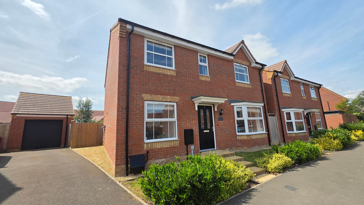 4 bedroom House (unspecified) For Sale