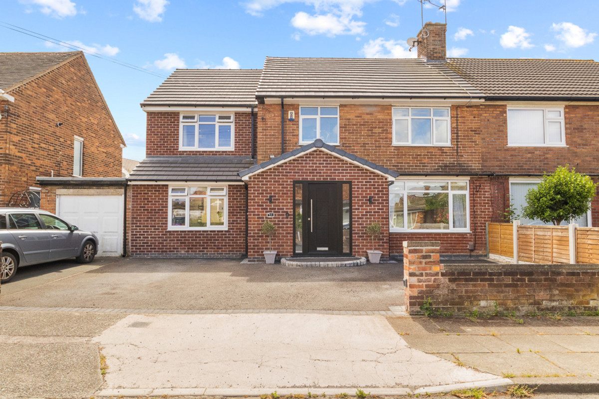 4 bedroom Semi-detached house For Sale
