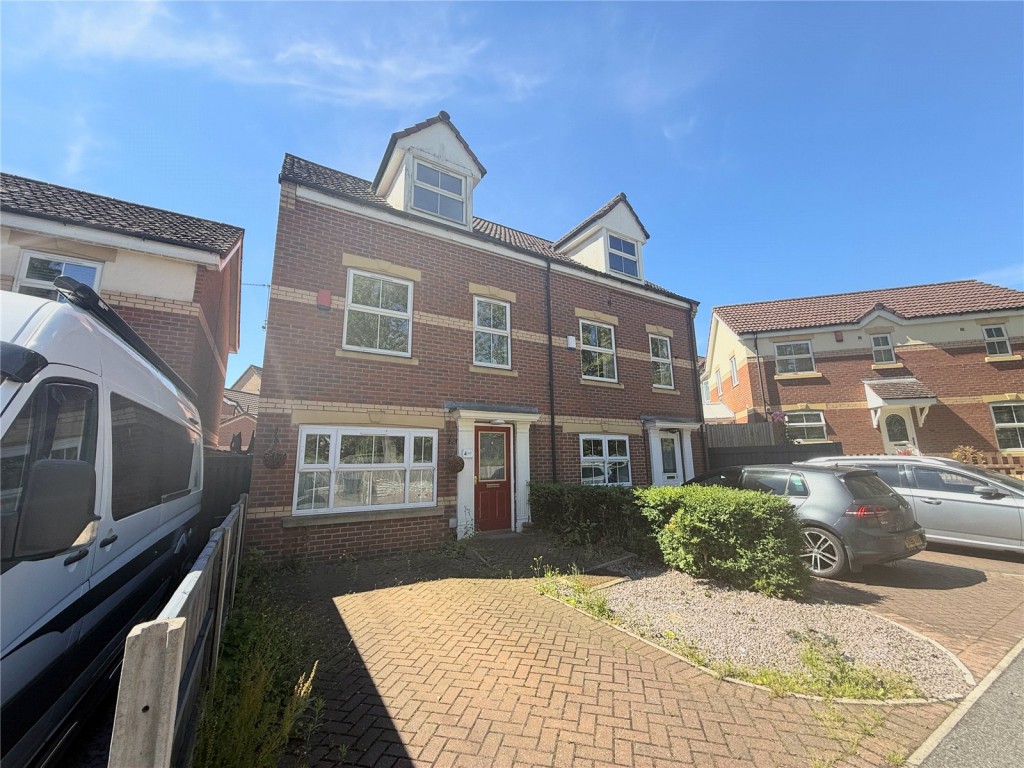 4 bedroom Semi-detached house Under Offer