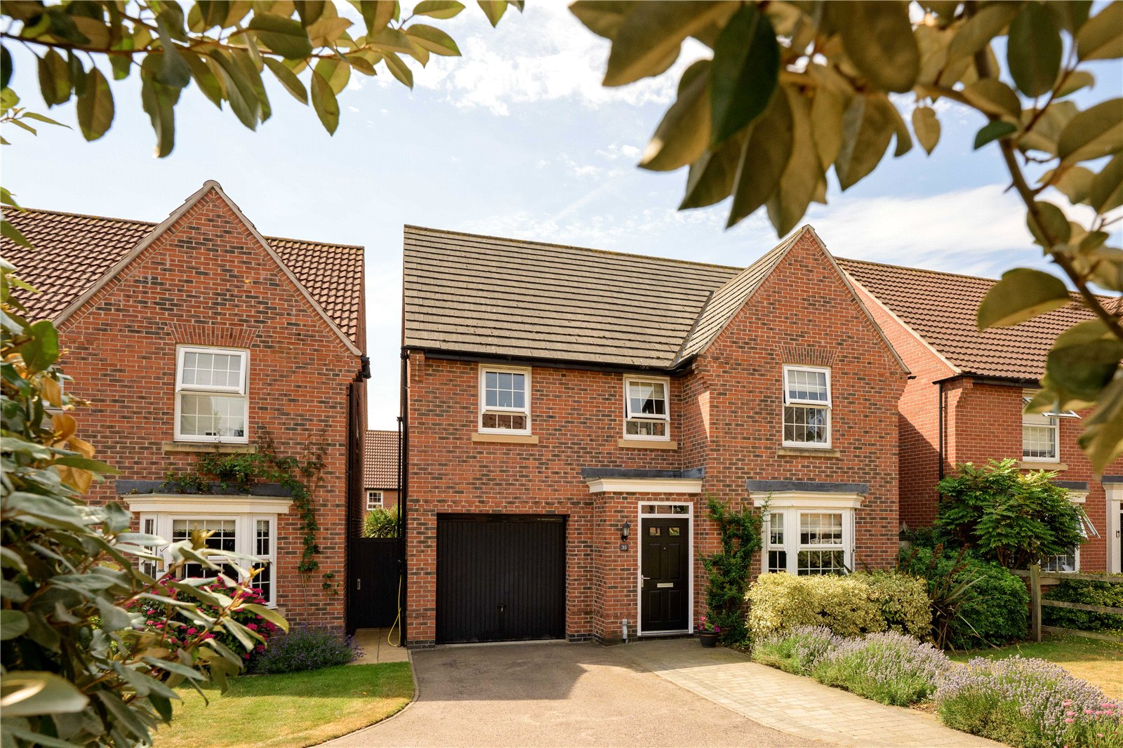 4 bedroom Detached house Under Offer