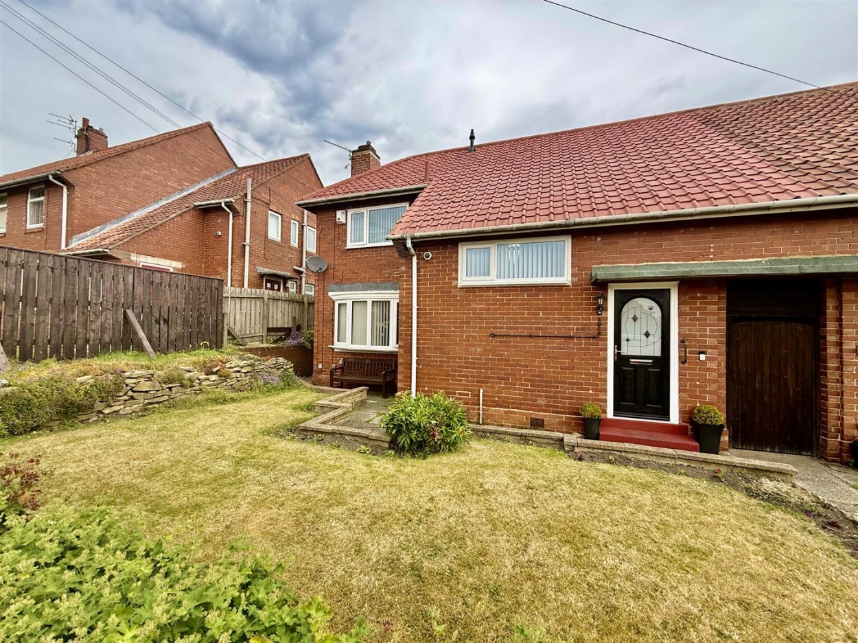 2 bedroom Detached house Under Offer