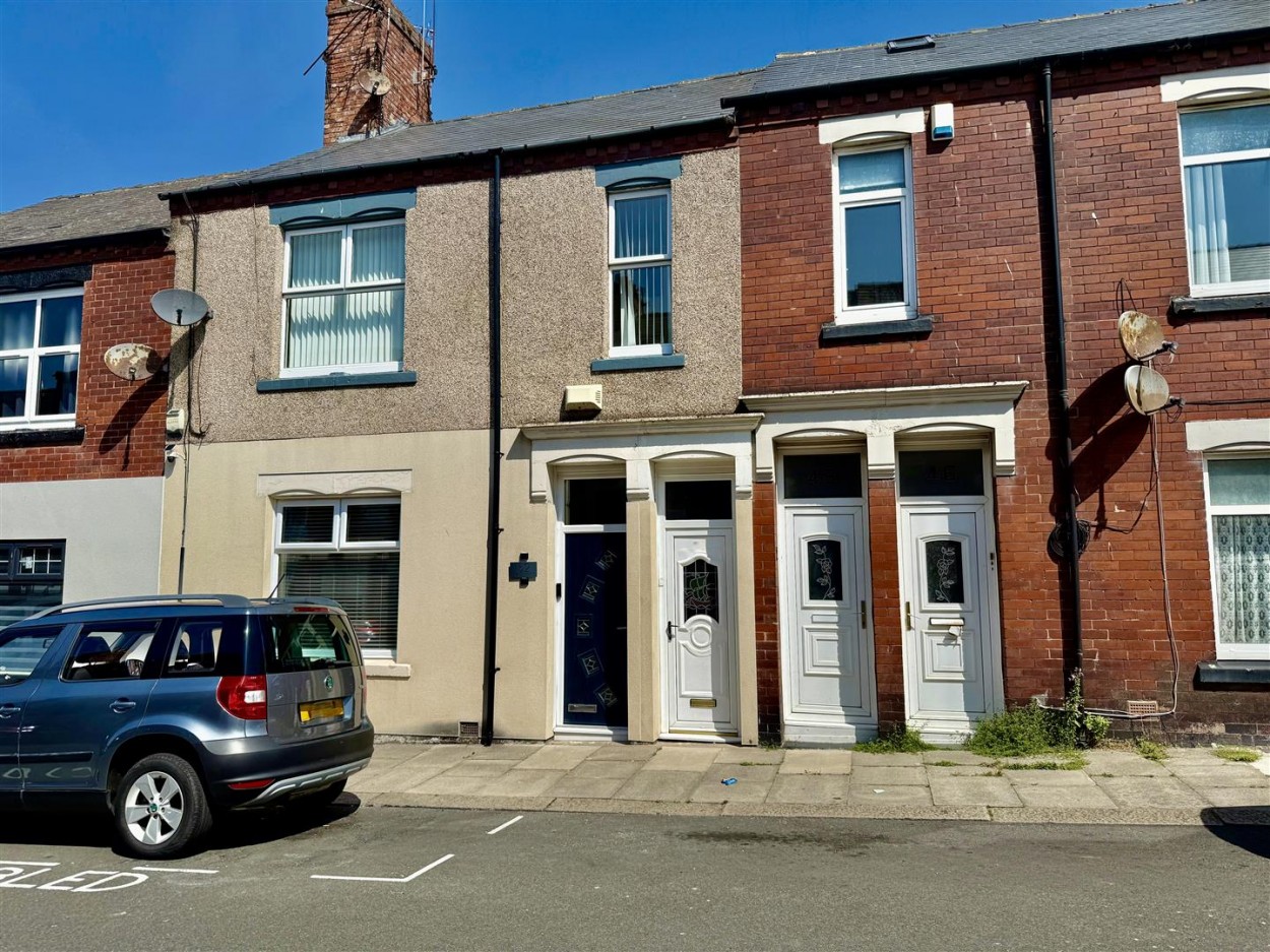 3 bedroom Flat To Let