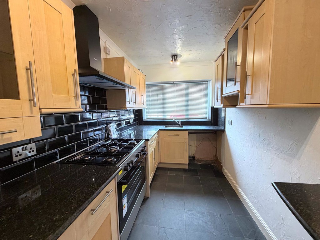 3 bedroom Semi-detached house To Let