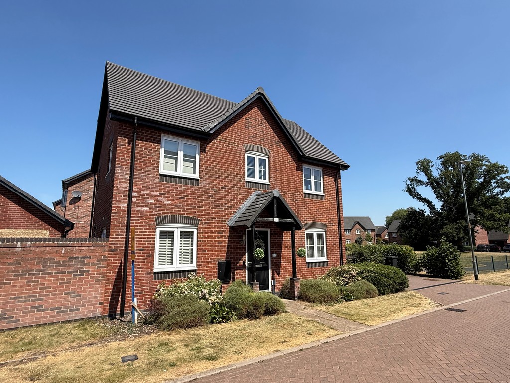 3 bedroom Detached house For Sale