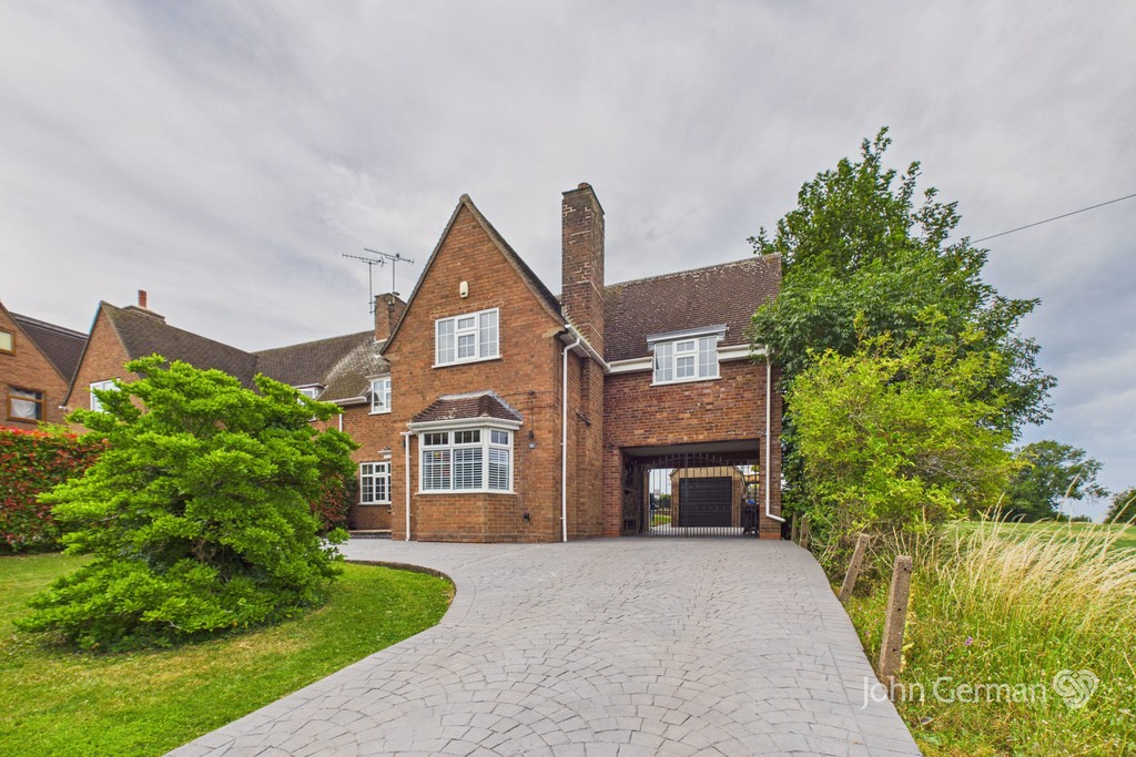 4 bedroom Semi-detached house For Sale